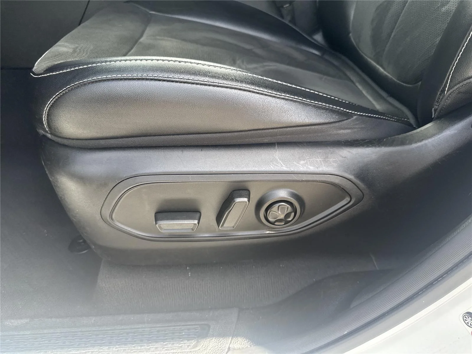 Used 2023 Bright White Clearcoat Jeep Altitude image 12