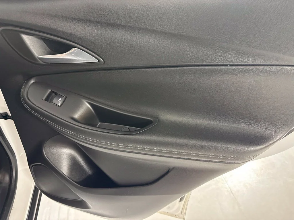 Used 2021 White Buick Select image 19