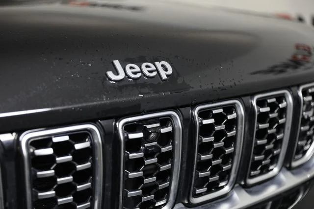 Used 2023 Black Jeep Summit image 29