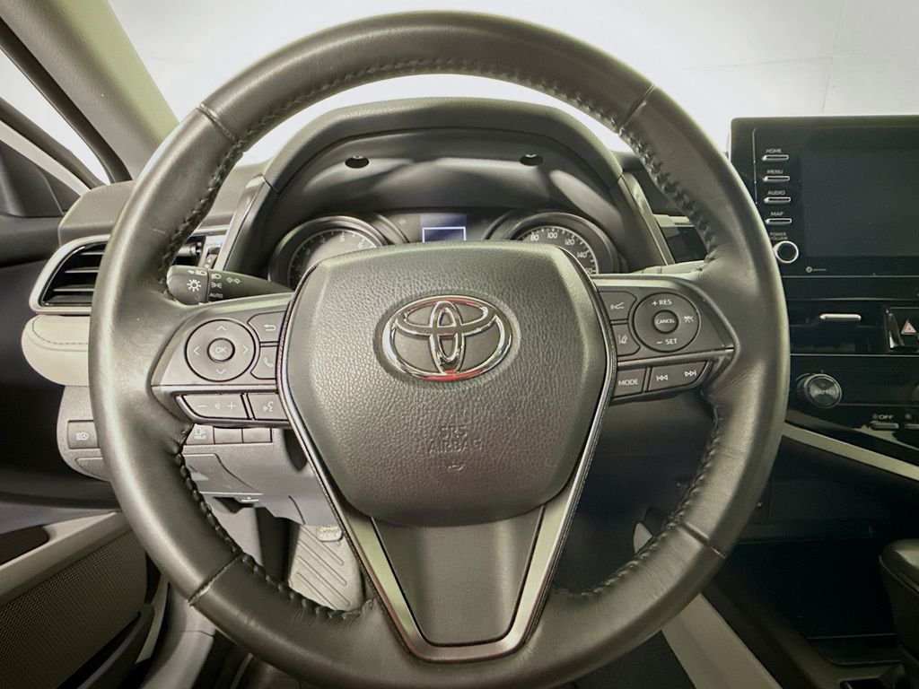 Used 2023 Ice Cap Toyota SE image 12