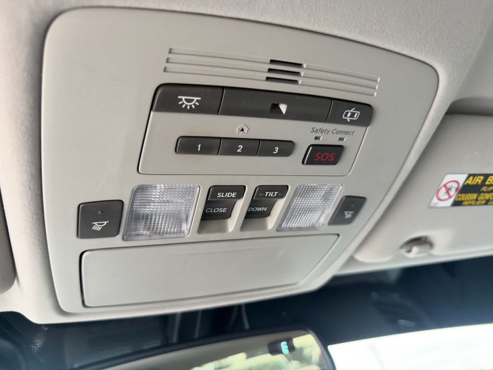 Used 2010 Starfire Pearl Lexus  image 23