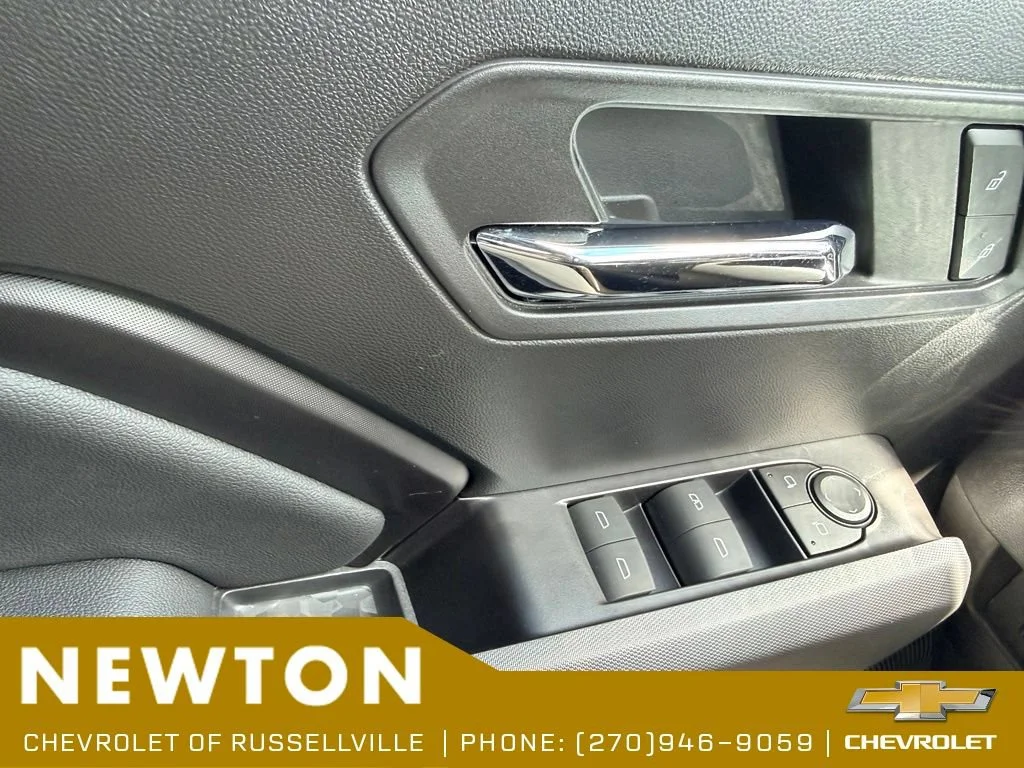 Used 2024 Summit White GMC Elevation image 28