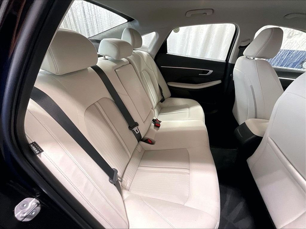 Used 2025 Black Hyundai SEL image 16