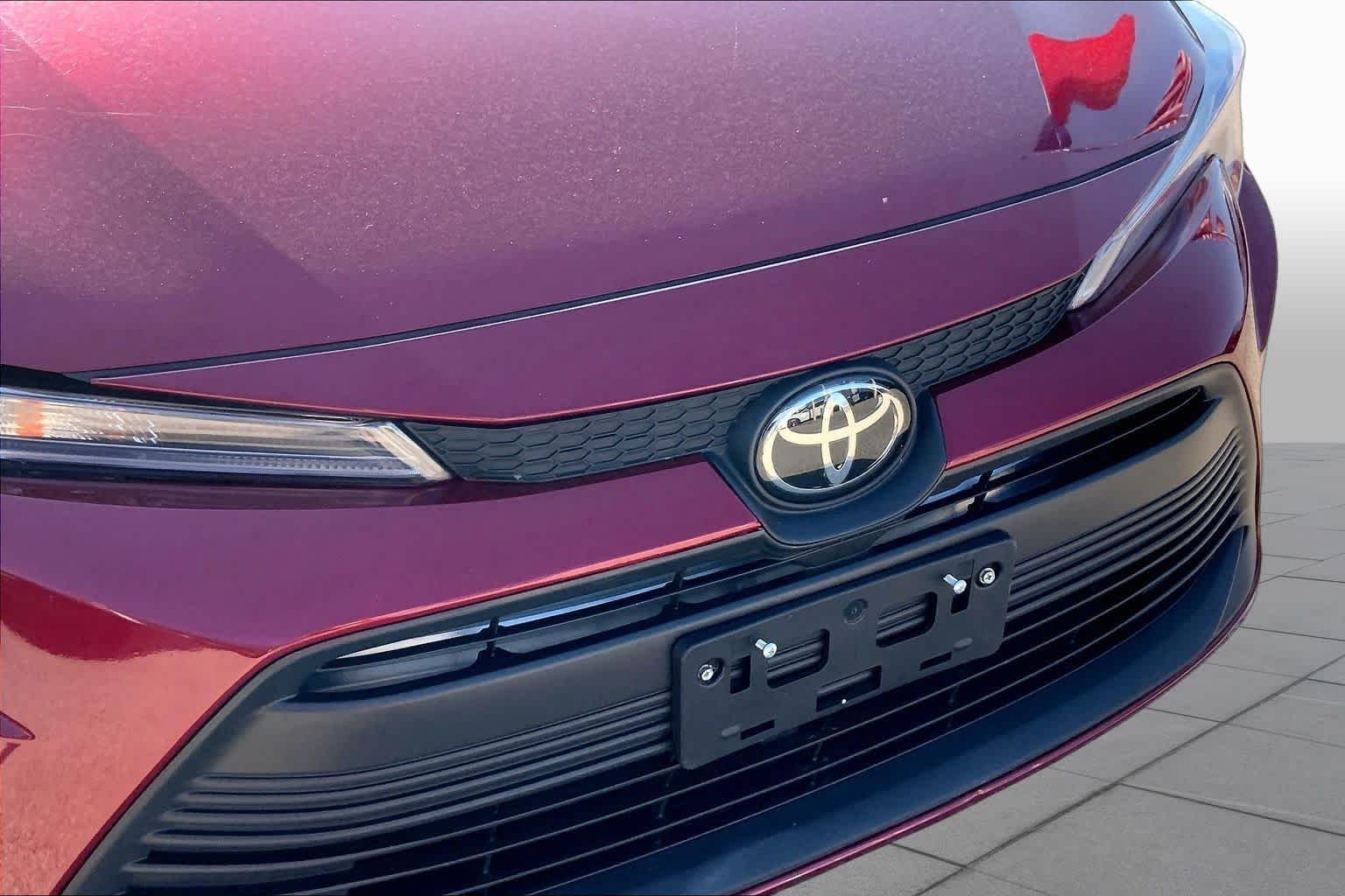 Used 2025 Ruby Flare Pearl Toyota LE image 28