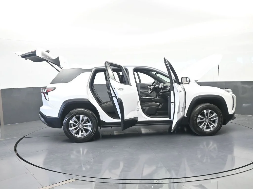 Used 2025 Summit White Chevrolet LT image 76