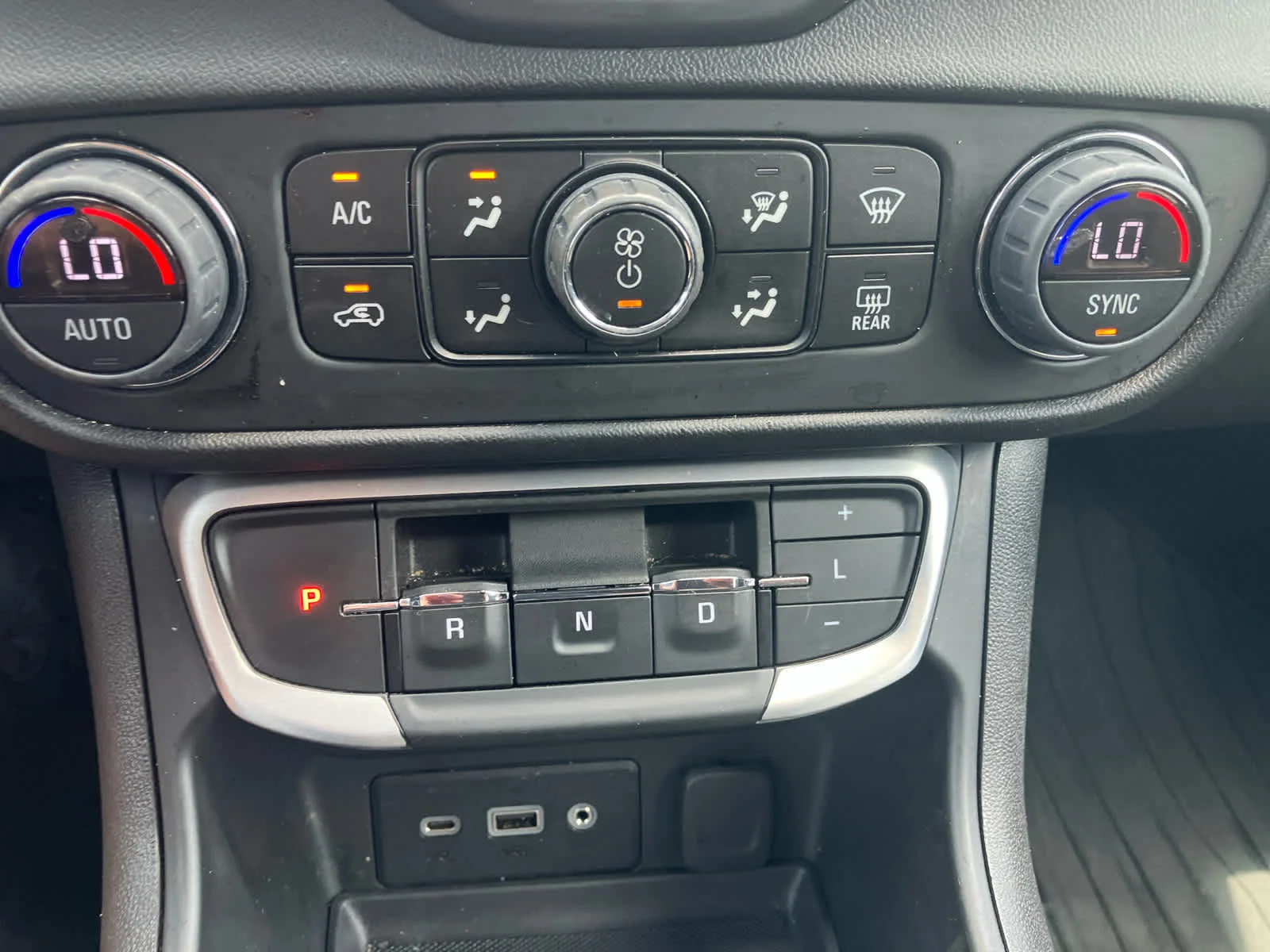 Used 2024 Sterling Metallic GMC SLE image 25