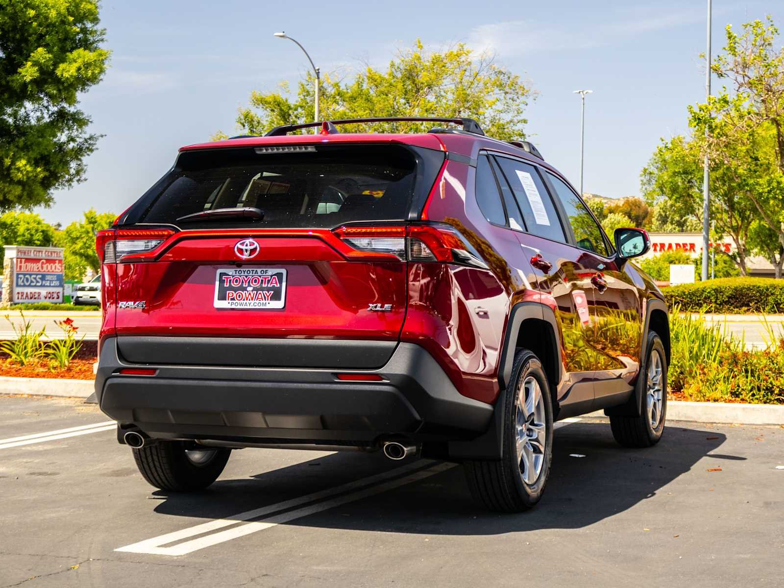 2025 Toyota RAV4 XLE - Photo 10