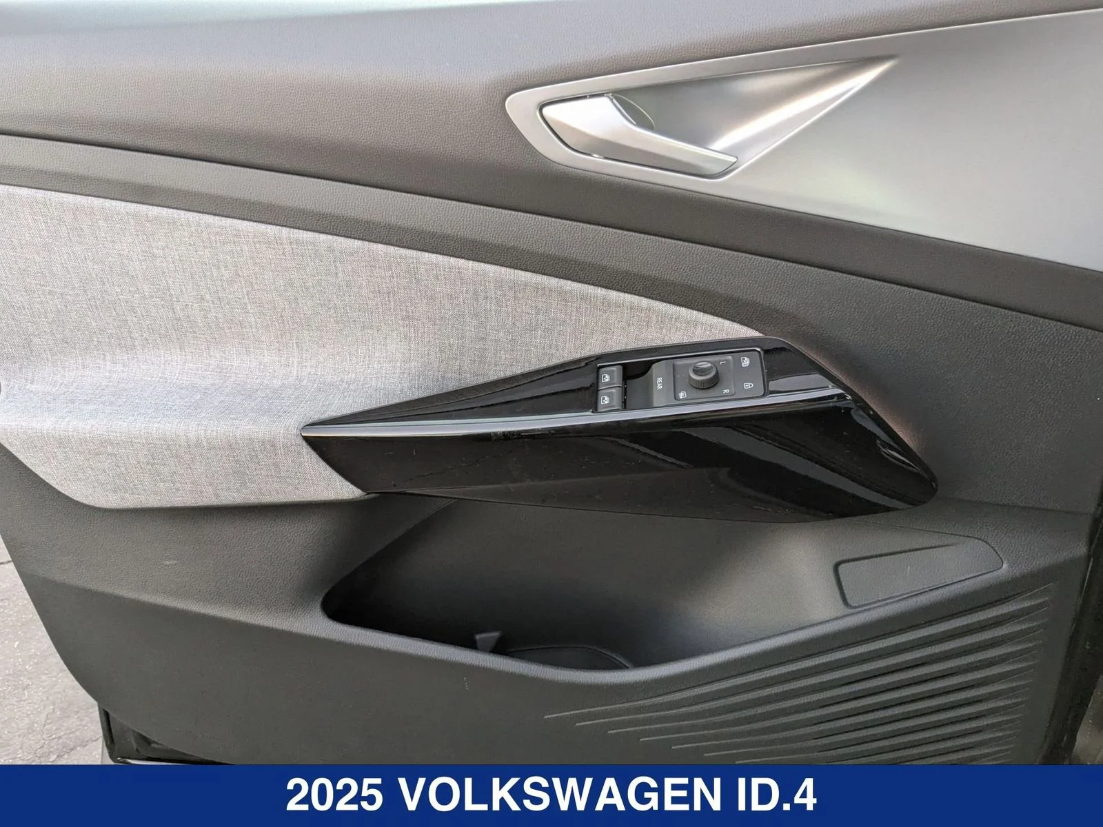 2025 Volkswagen ID.4 PRO - Photo 10