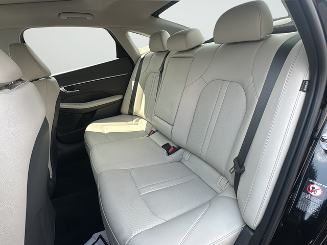 Used 2023 Black Hyundai Limited image 27