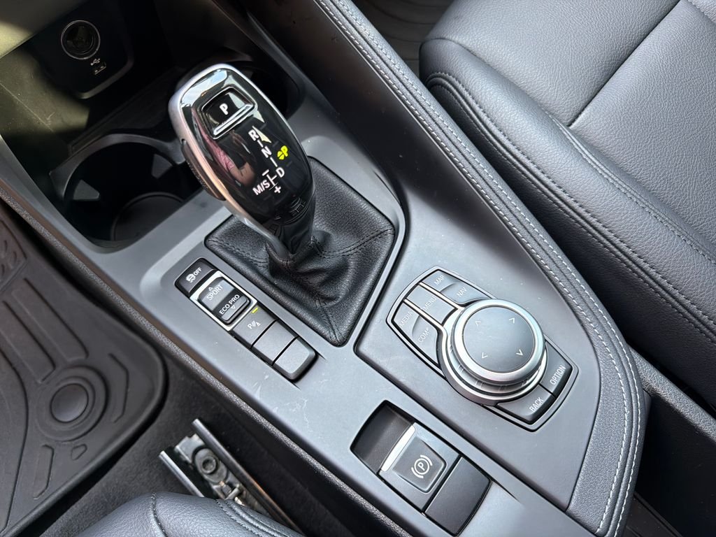 Used 2022 Black BMW sDrive28i image 27