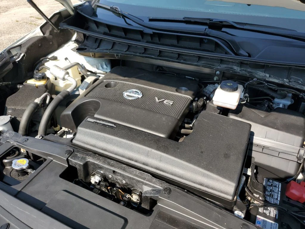 Used 2020 White Nissan S image 7