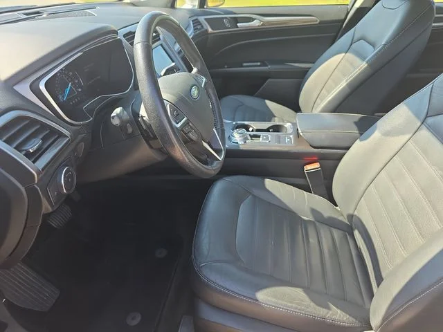 Used 2018 Silver Ford SE image 15