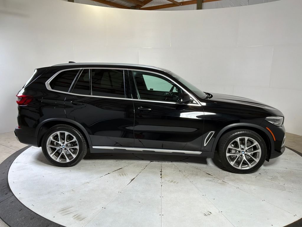 Used 2022 Black BMW xDrive40i image 8