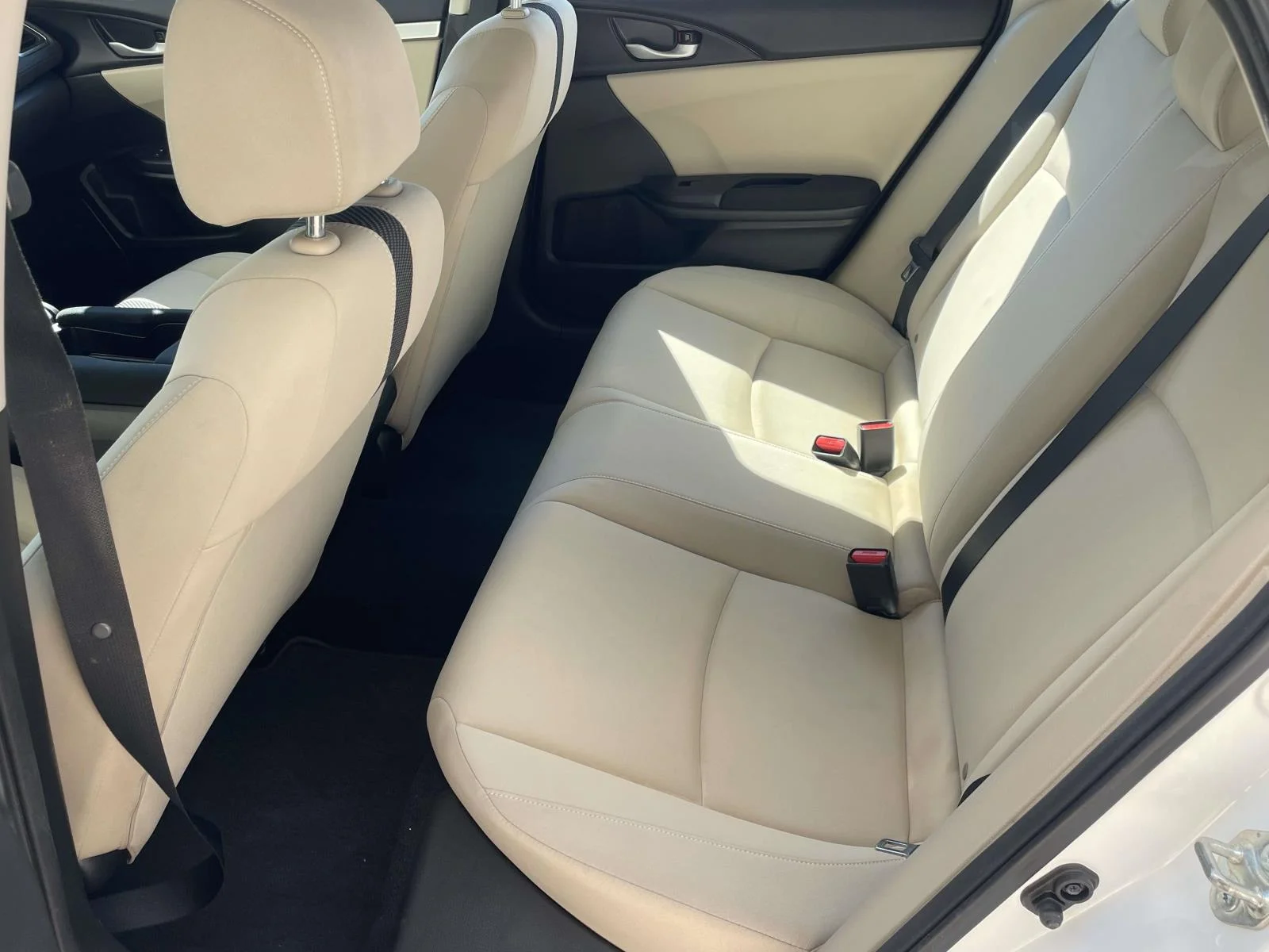 Used 2018 White Honda LX CVT image 18