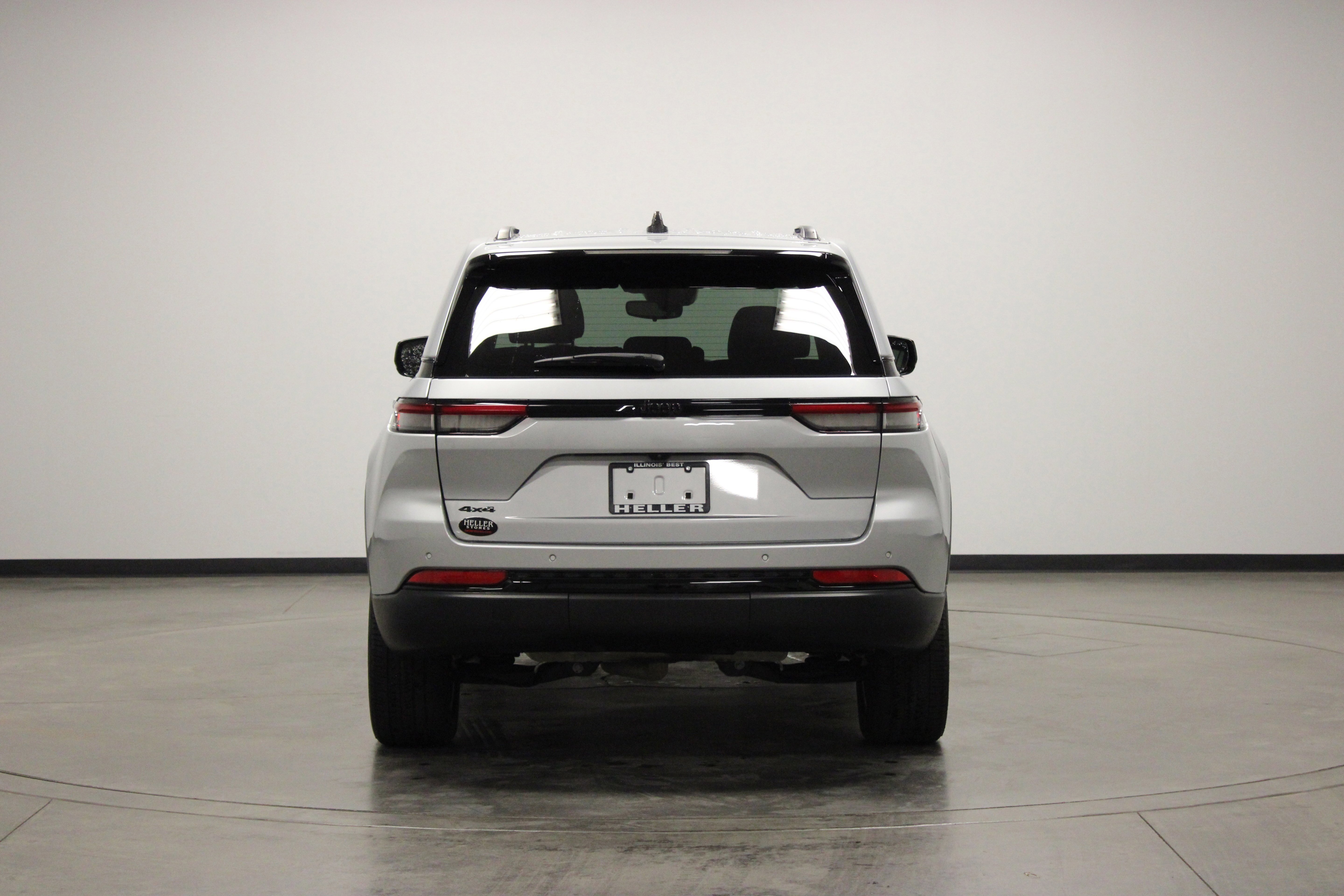 Used 2023 Silver Zynith Jeep Altitude X image 7
