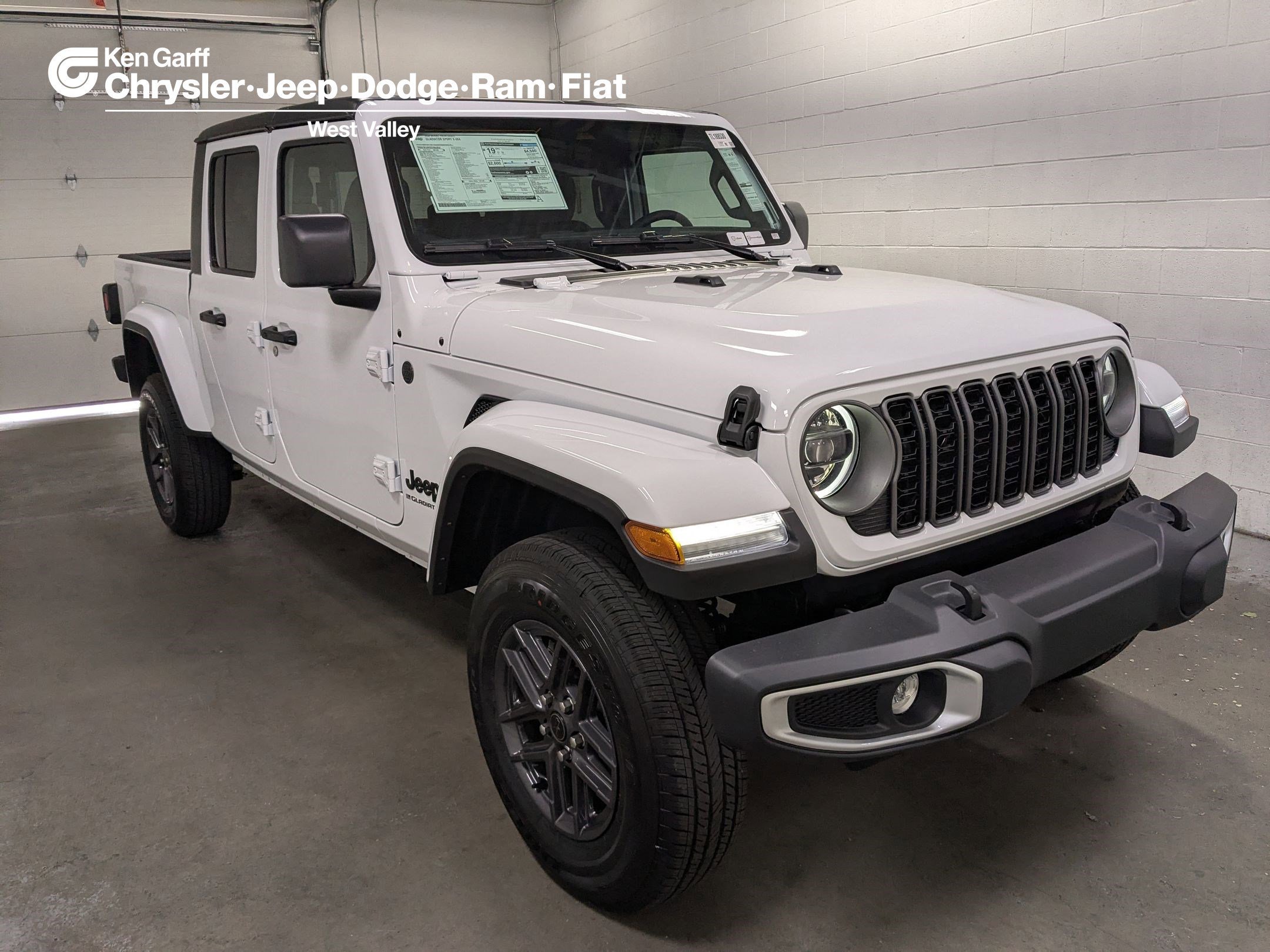 2026 Jeep Gladiator Sport S Auto's photo