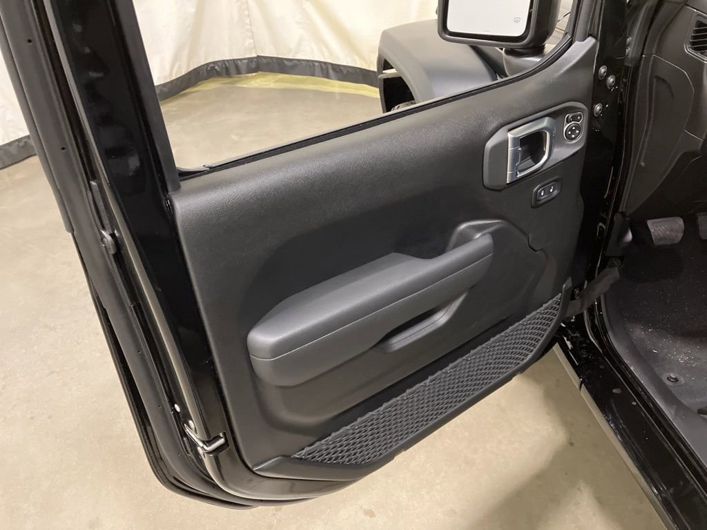 New 2026 Black Clear-Coat Exterior Paint Jeep Sport S image 7
