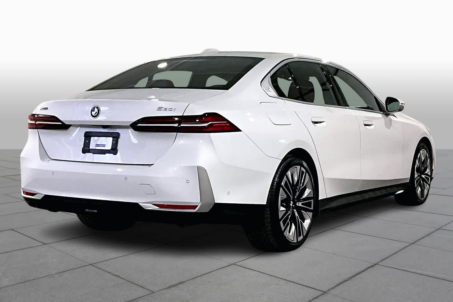 Used 2026 Mineral White Metallic BMW 530i xDrive image 12