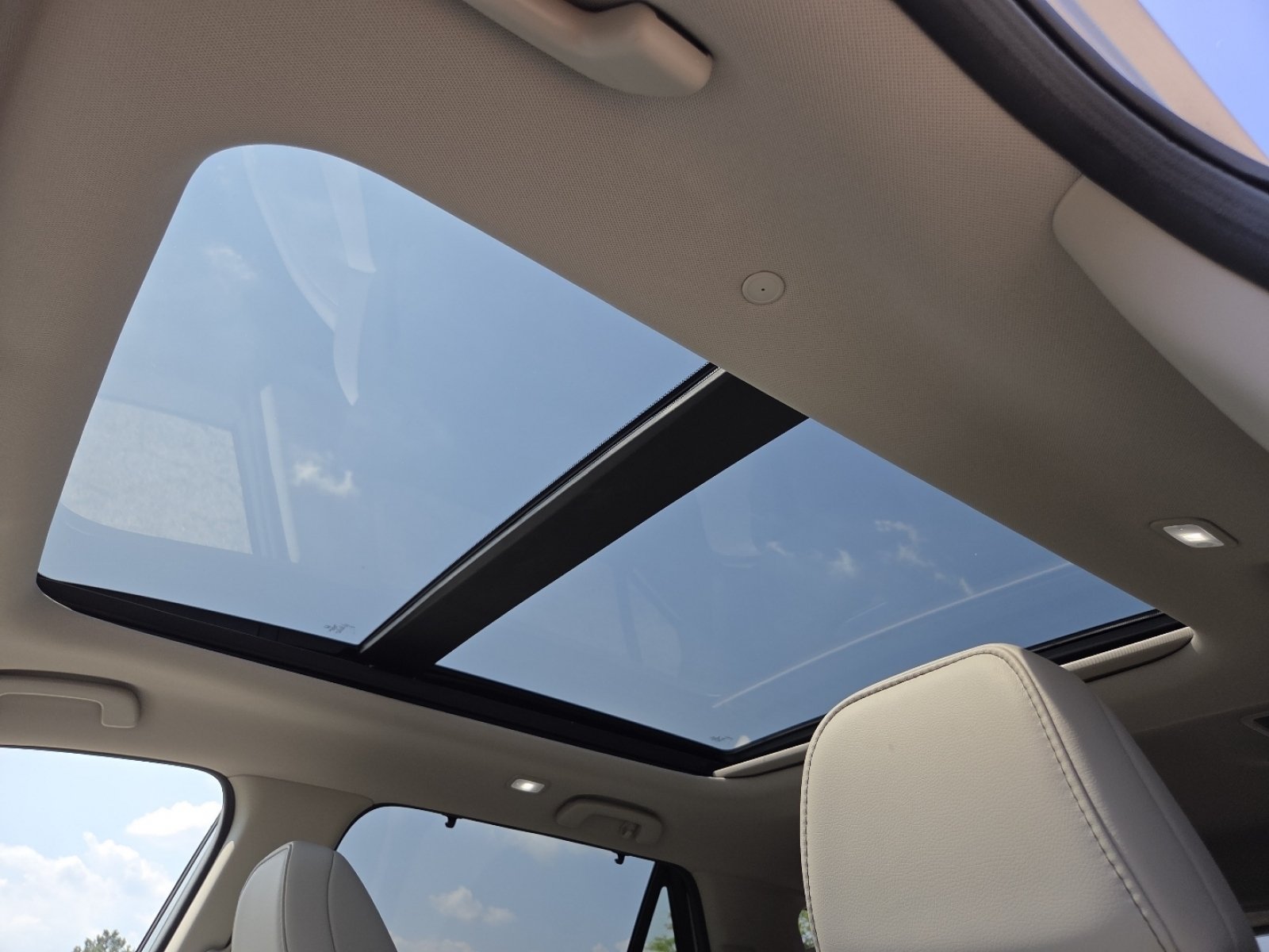 New 2026 Solar Silver Metallic Honda Touring image 3