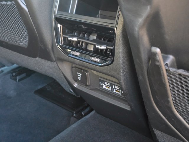 Certified Used 2024 Diamond Black Crystal Pearlcoat Jeep Altitude image 34