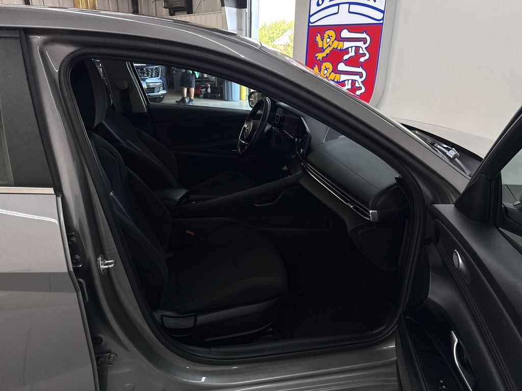 Used 2021 Fluid Metal Hyundai SEL image 18