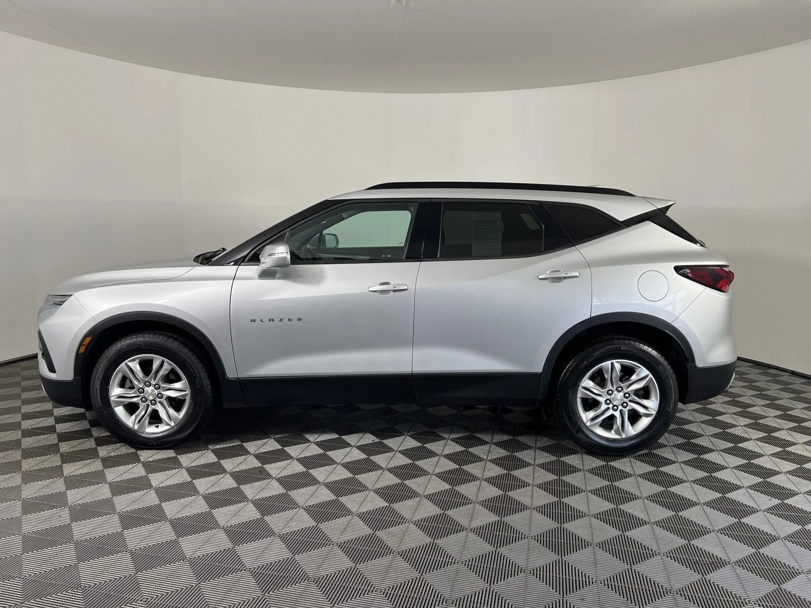 Used 2020 Silver Ice Metallic Chevrolet LT image 27