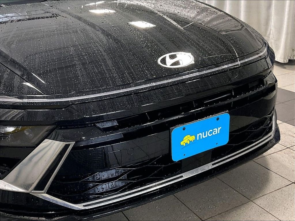 Used 2025 Black Hyundai SEL image 31