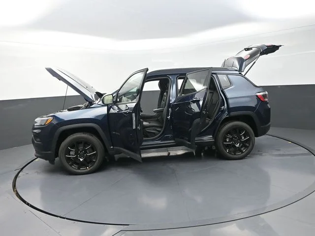 New 2026 Fathom Blue Pearl-Coat Exterior Paint Jeep Latitude image 32