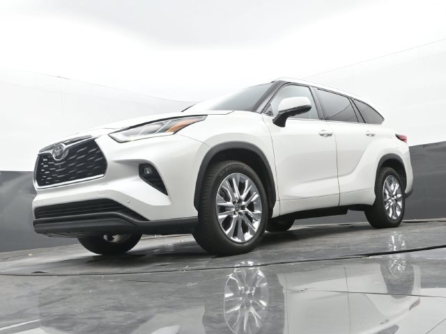 Used 2020 Blizzard Pearl Toyota Limited image 12