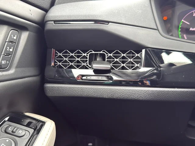 Used 2023 White Honda Touring image 27