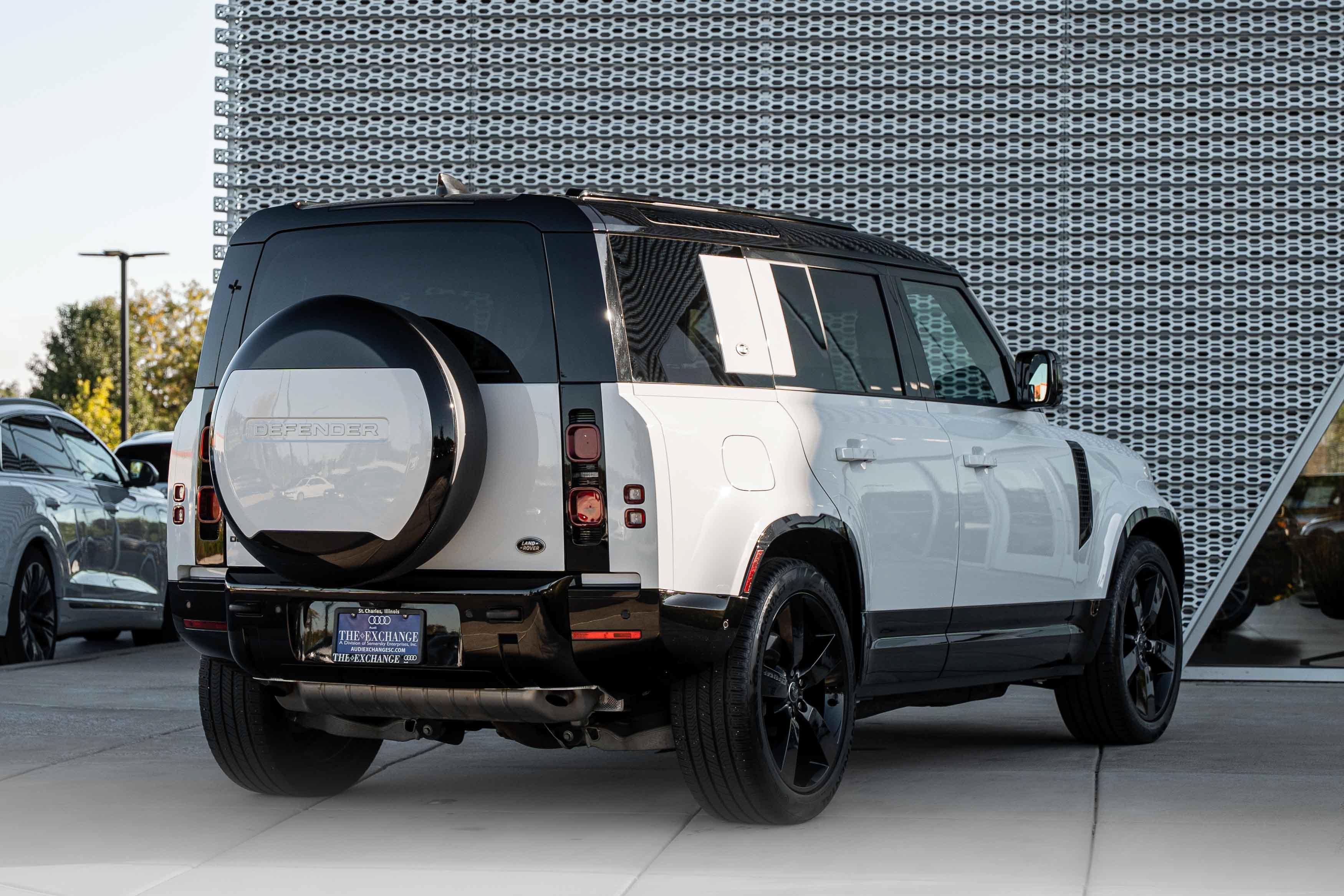 Used 2023 Fuji White Land Rover X-Dynamic SE image 4