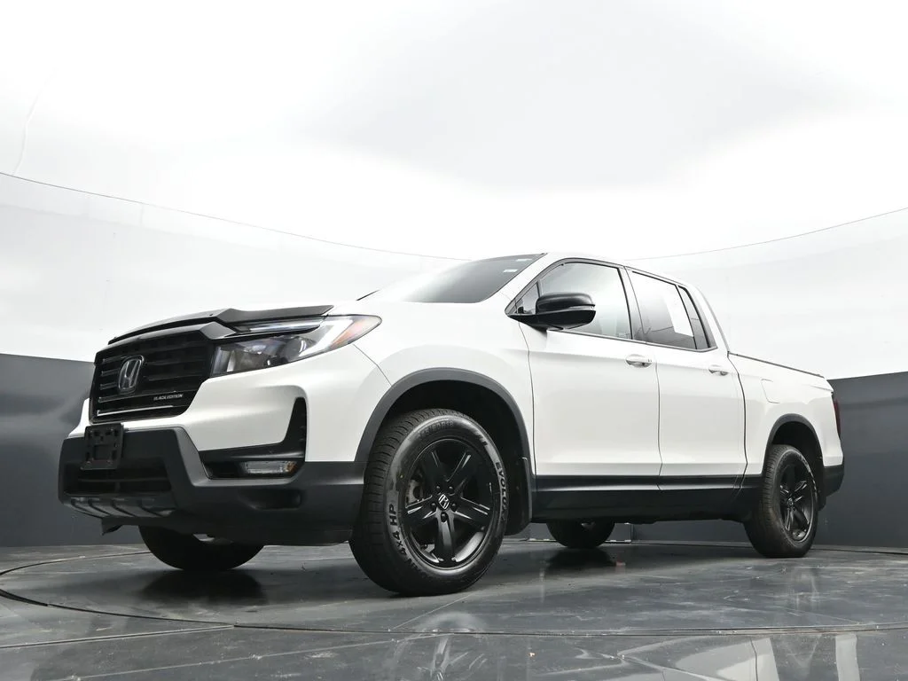 Used 2023 Platinum White Pearl Honda Black Edition image 31
