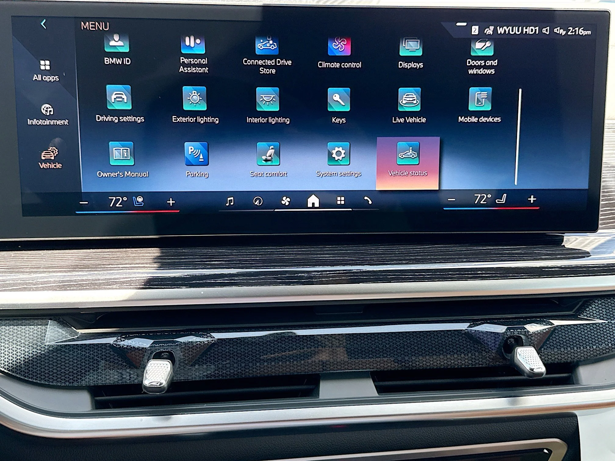 New 2026 Black Sapphire Metallic BMW sDrive40i image 30