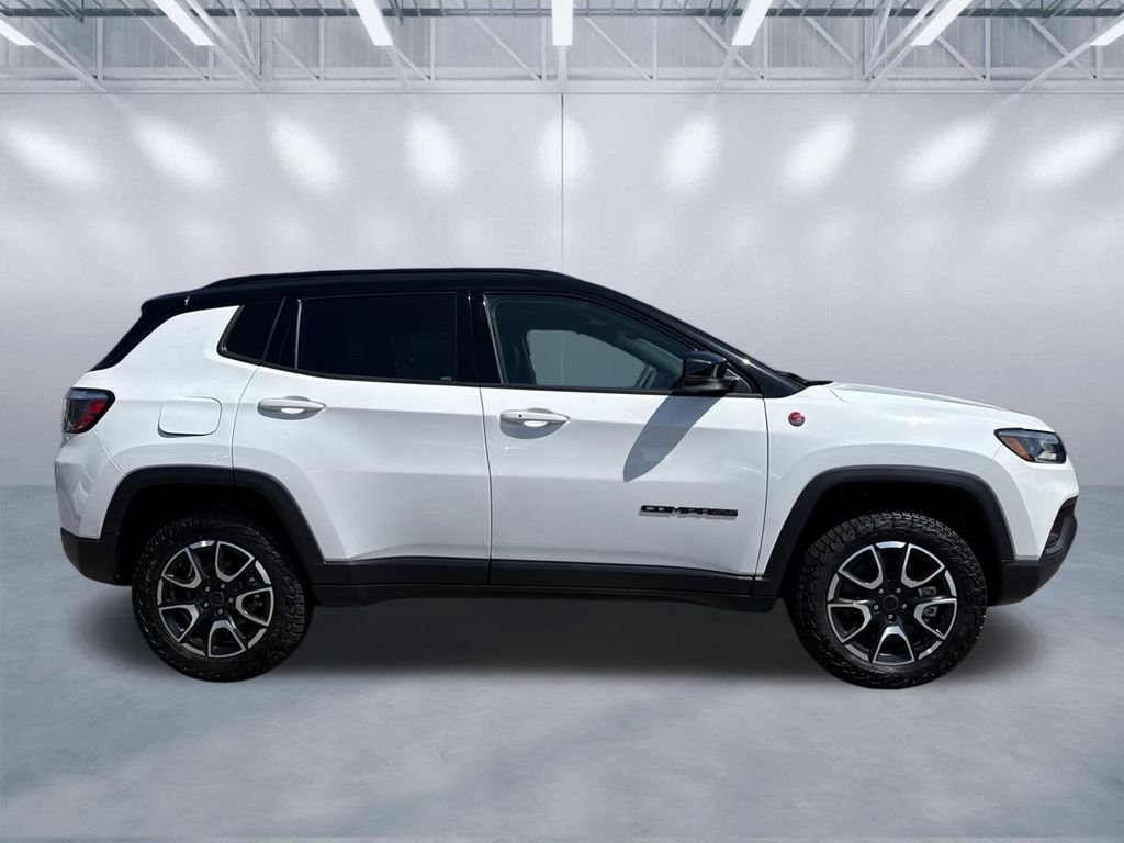 New 2026 Bright White Clear-Coat Exterior Paint Jeep Trailhawk image 3