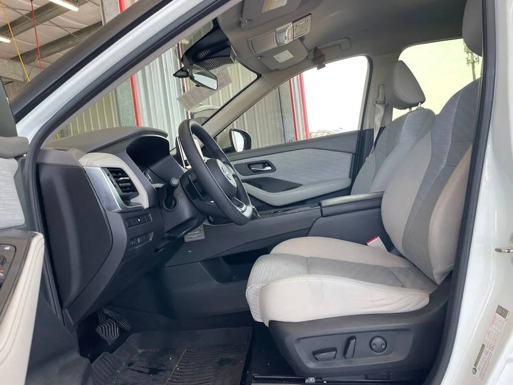 Used 2023 White Nissan SV image 10