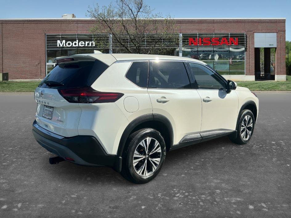 Certified Used 2021 Pearl White Tricoat Nissan SV image 4