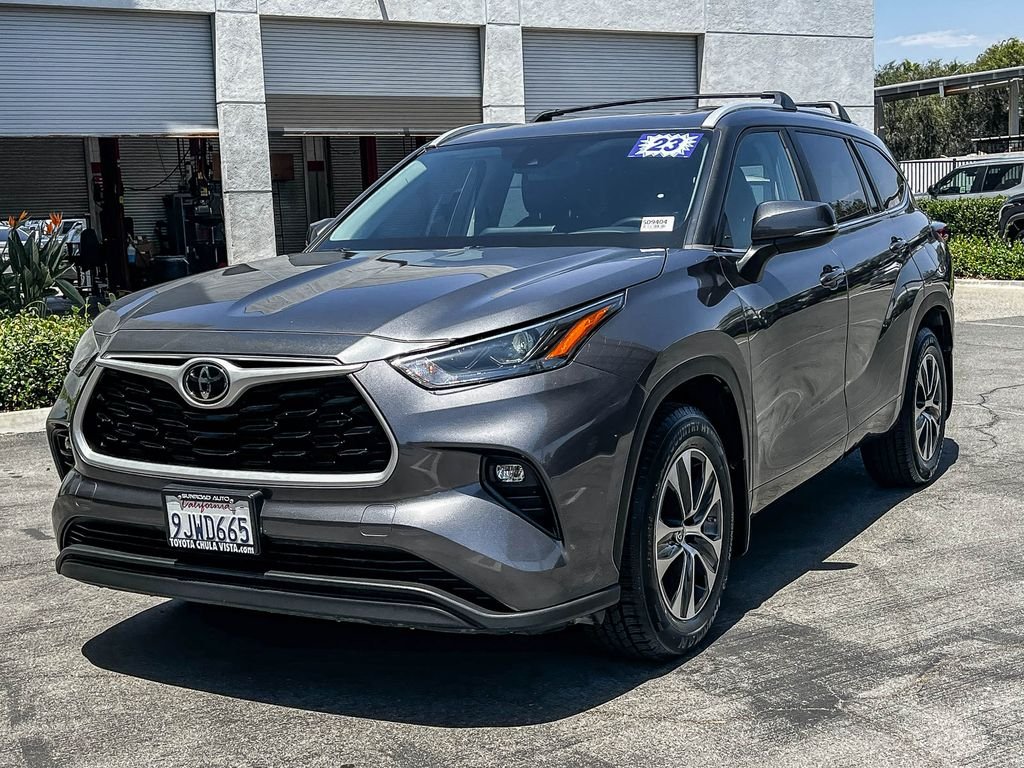 Used 2023 Gray Toyota XLE image 3