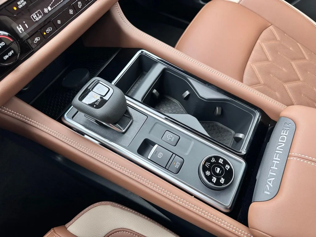 New 2026 Everest White Pearl/Black Nissan Platinum image 31