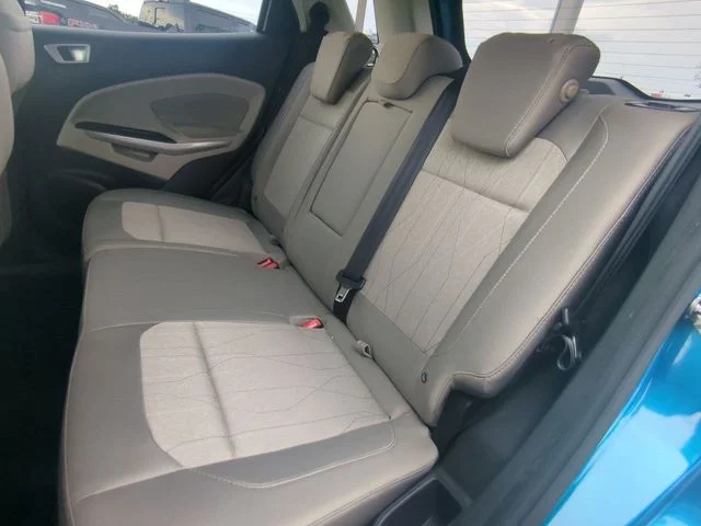 Used 2019 Blue Candy Ford SE image 14