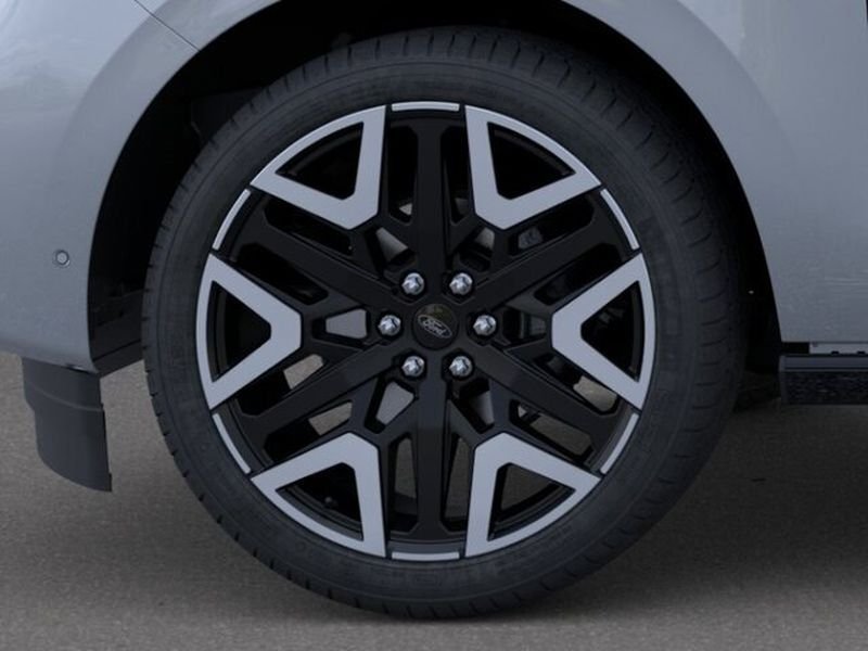 New 2026 Glacier Gray Metallic Tri-Coat Ford Platinum® image 21