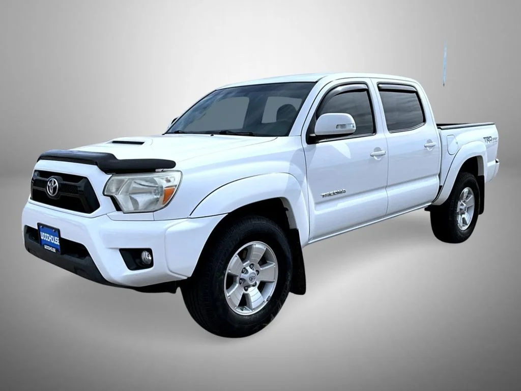 Used 2014 White Toyota Base image 1