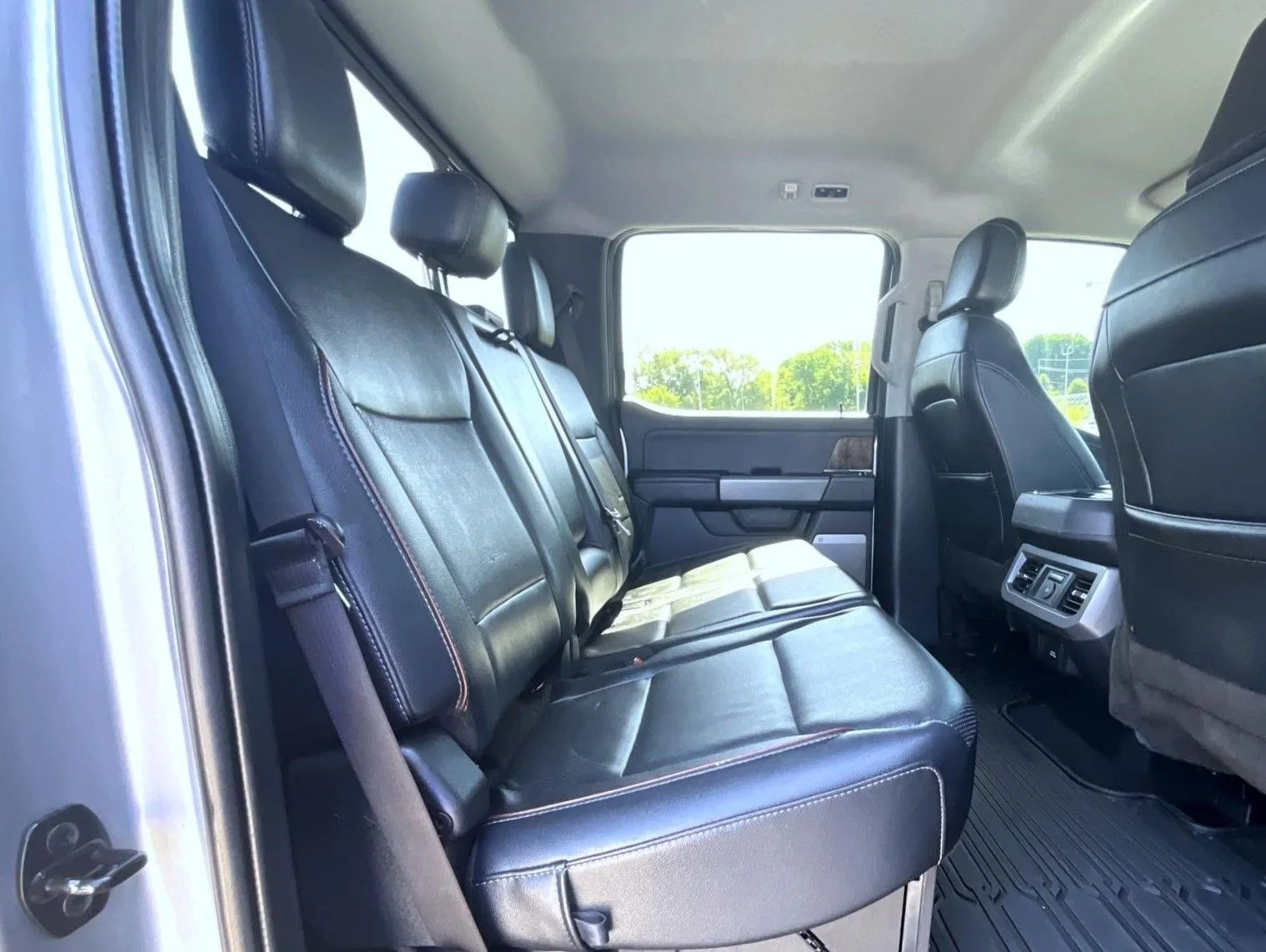 Used 2023 Silver Ford Lariat image 21