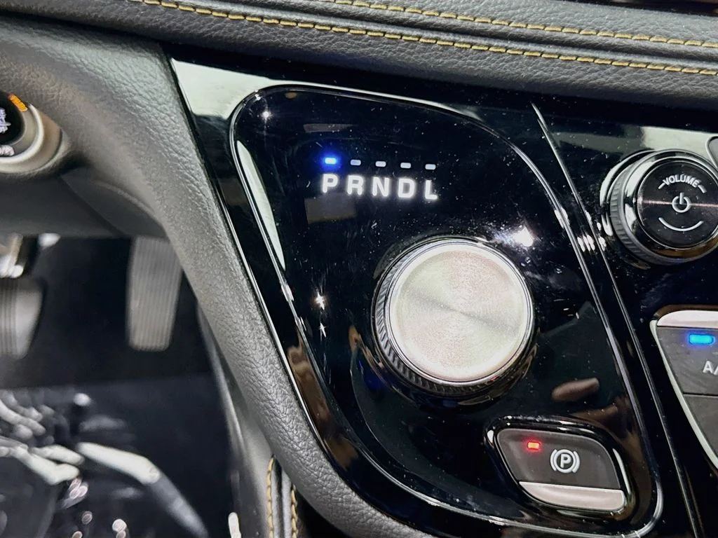Used 2022 Blue Chrysler Pinnacle image 17