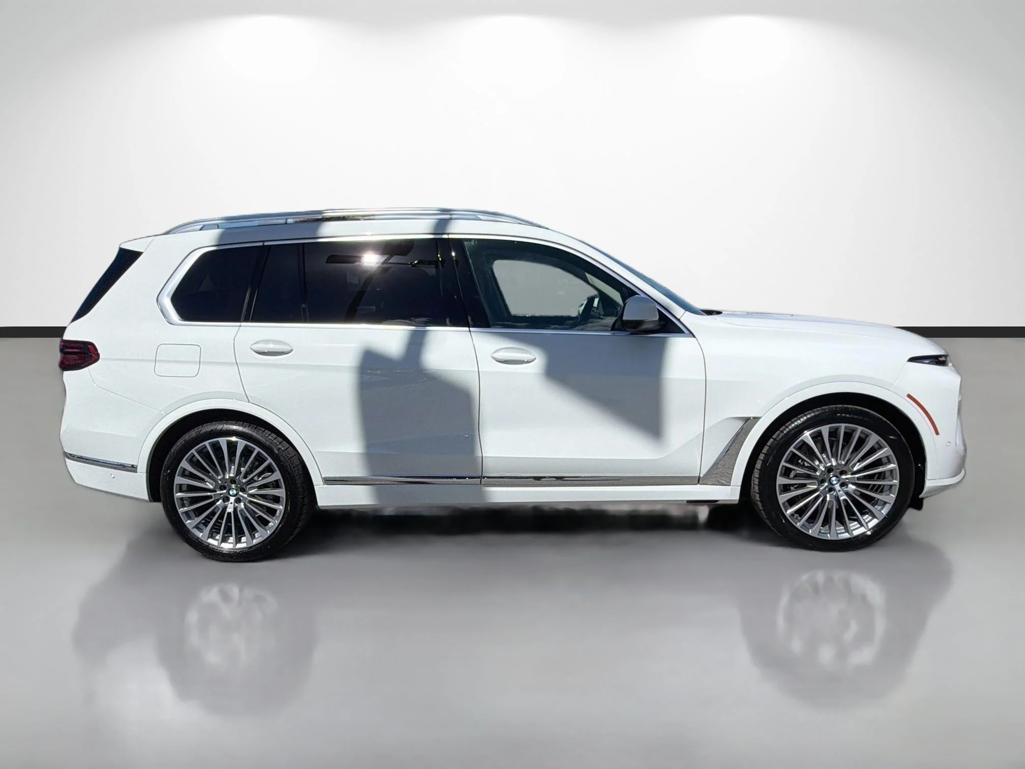 New 2027 Alpine White BMW xDrive40i image 2