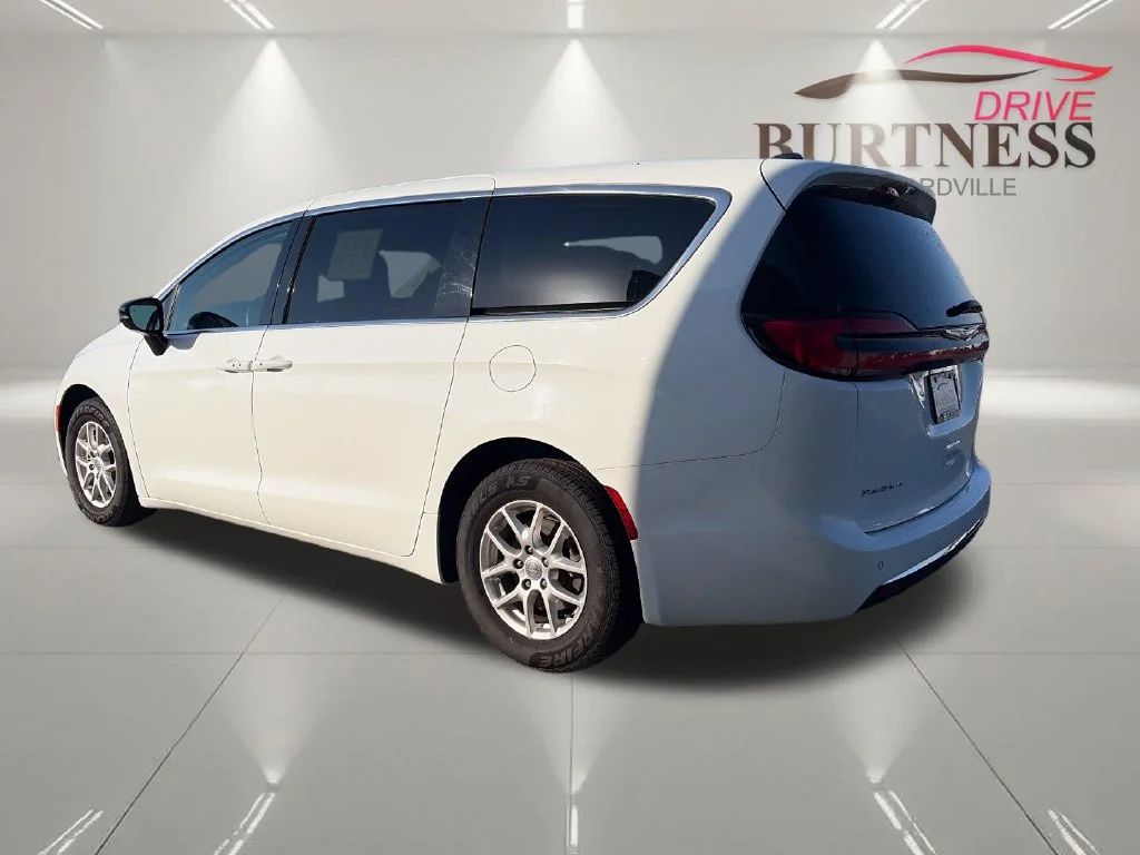 2024 Chrysler Pacifica Touring L - Photo 6