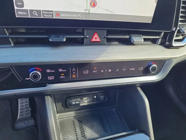 Used 2025 White Kia X-Pro Prestige image 34