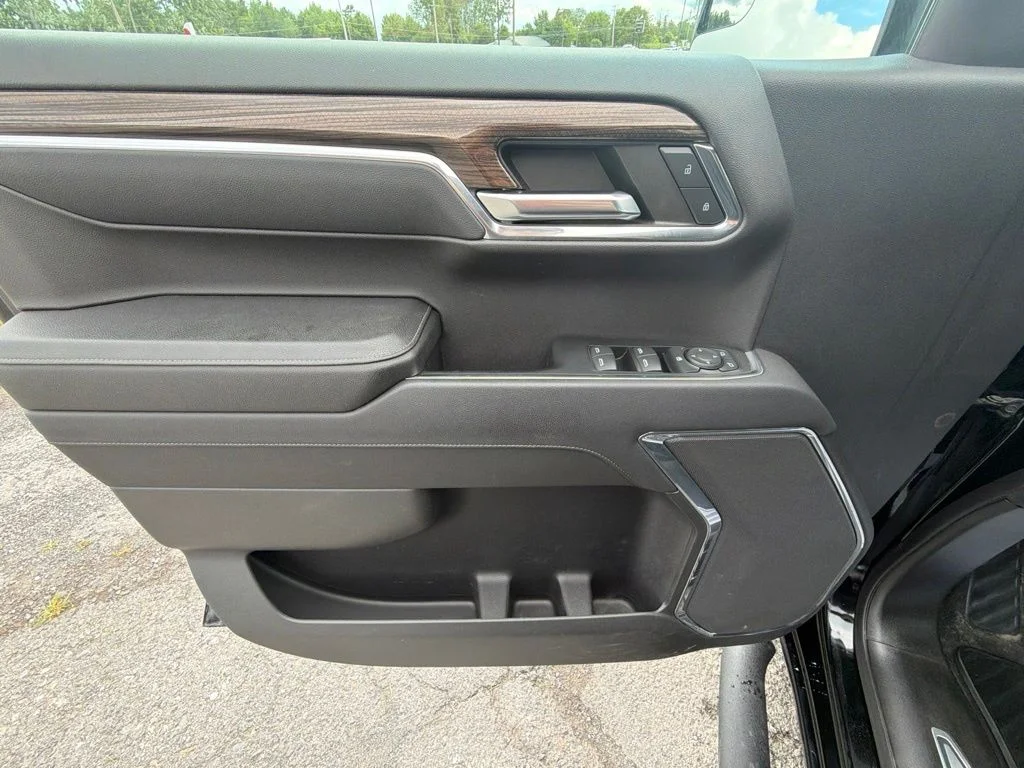 Used 2023 Black Chevrolet LT image 20