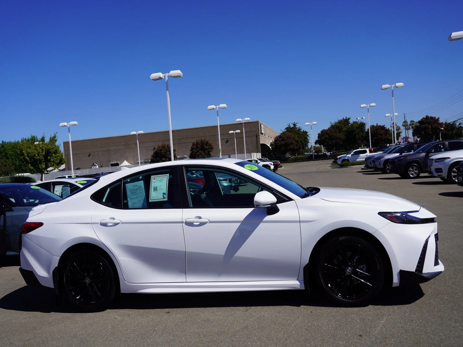 Used 2025 Ice Cap Toyota SE image 4