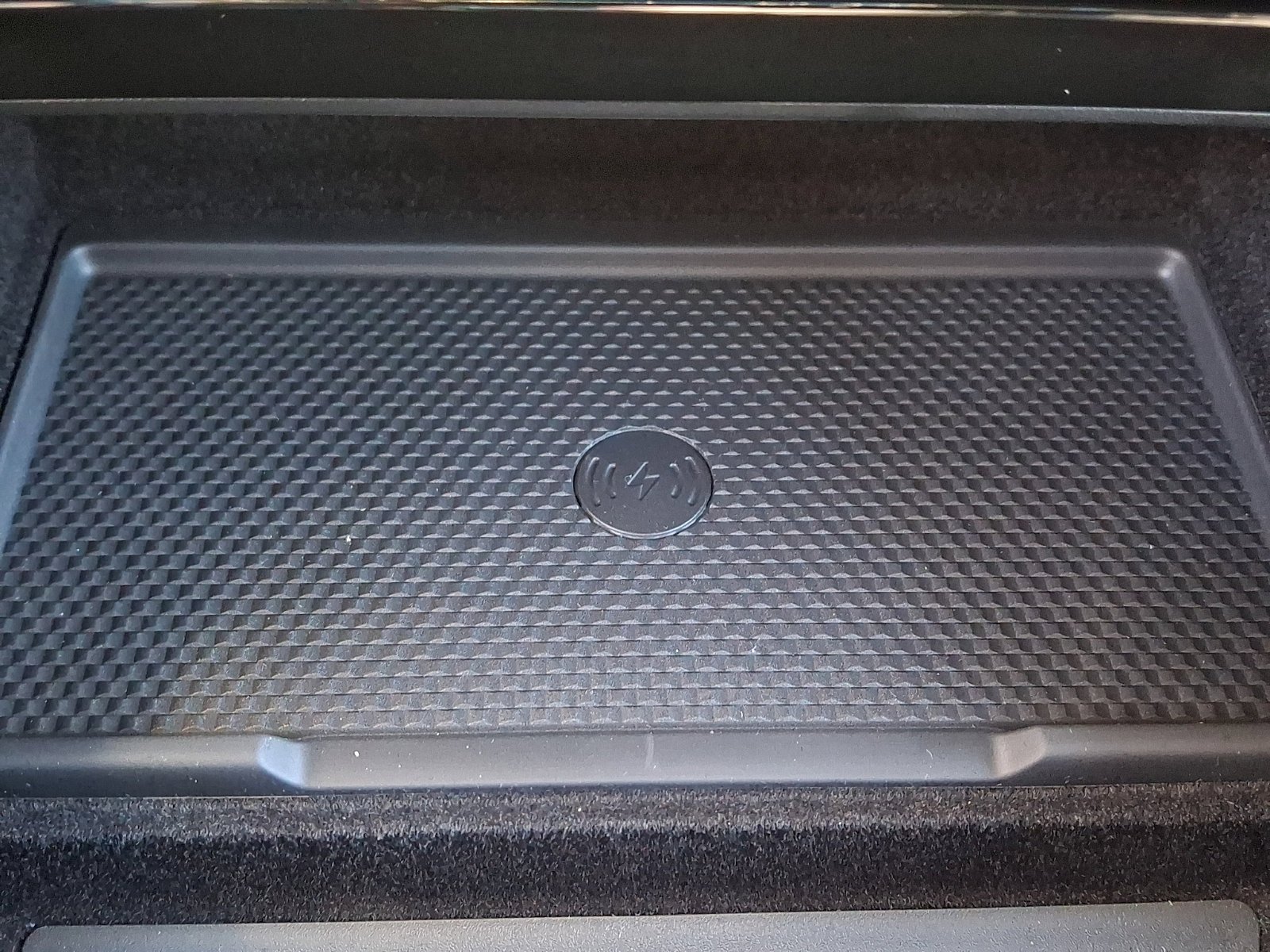 New 2025 Fuji White Land Rover Dynamic SE image 13