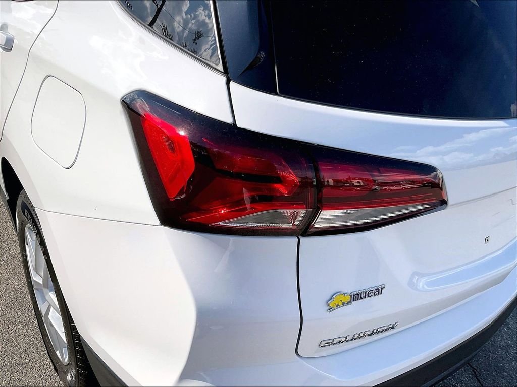 Used 2024 White Chevrolet LT image 32